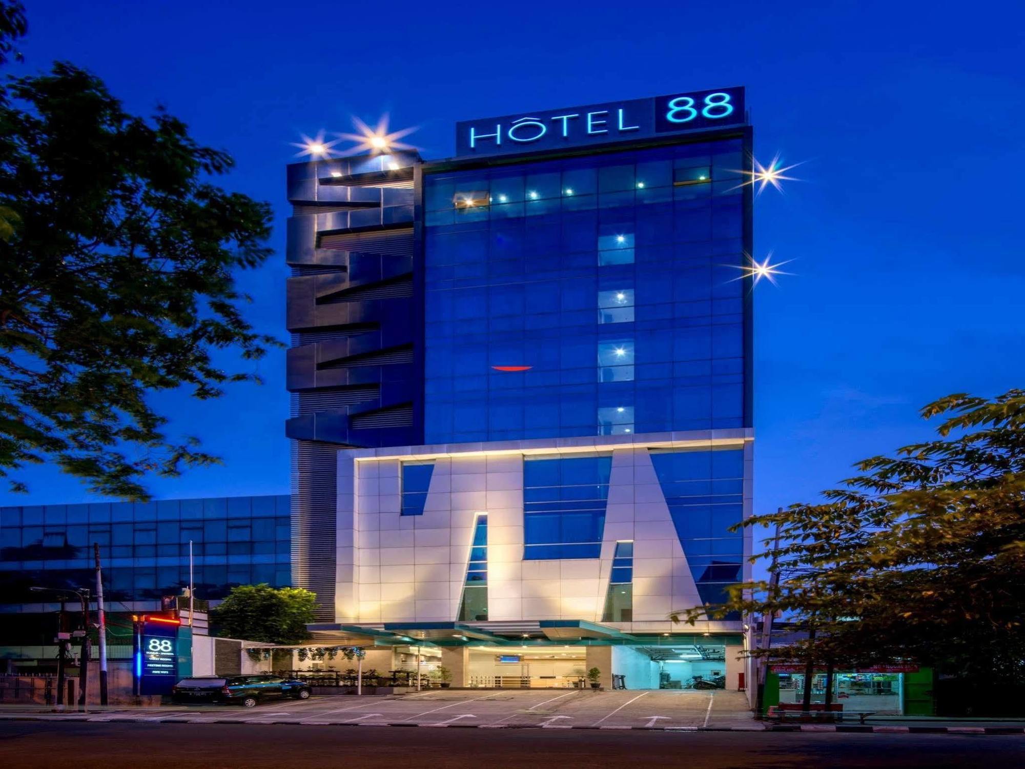 Hotel 88 Grogol Jakarta By Wh Kültér fotó
