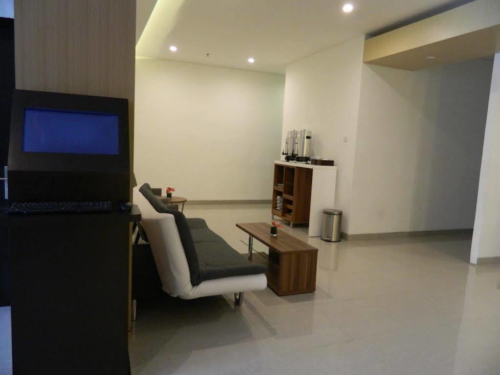 Hotel 88 Grogol Jakarta By Wh Kültér fotó